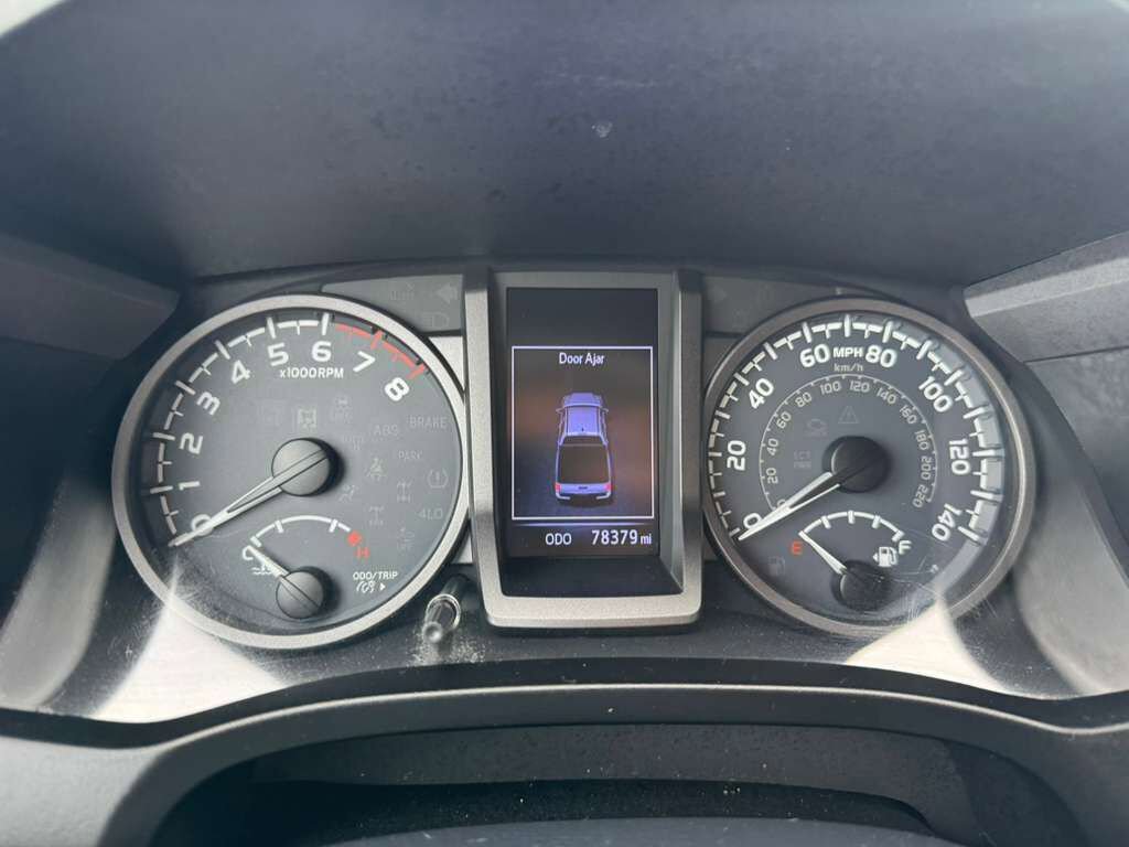 Used 2018 Toyota Tacoma TRD Off-Road w/ Technology Package image 12