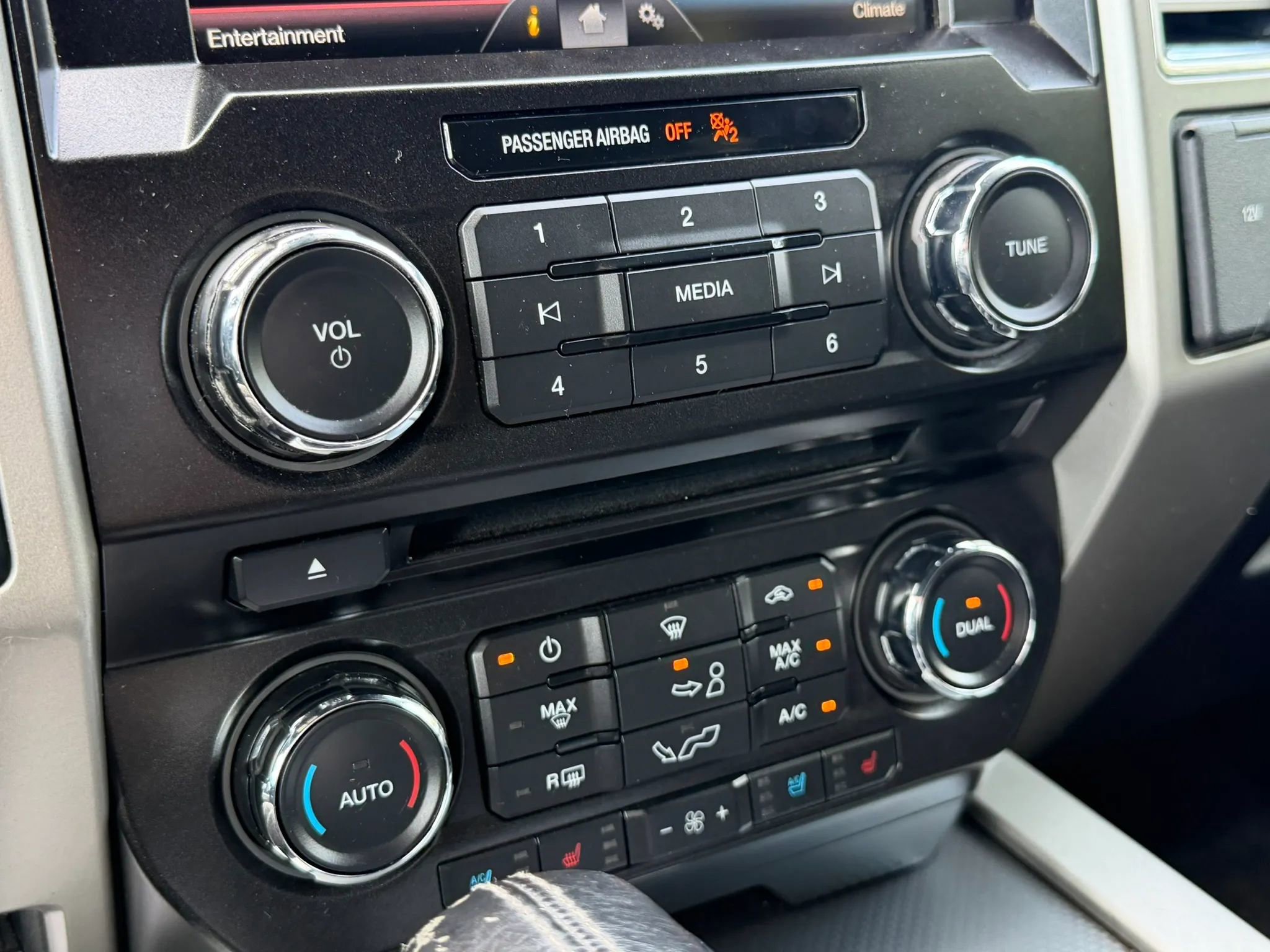 Used 2015 Ford F150 Lariat AWD/4WD image 26