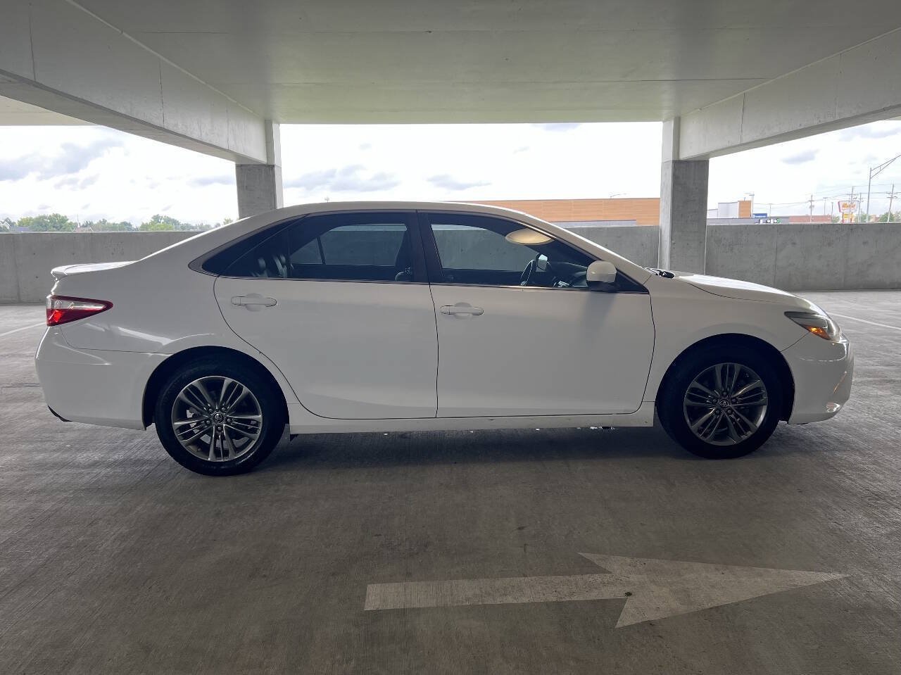 Used 2017 Toyota Camry SE FWD image 11