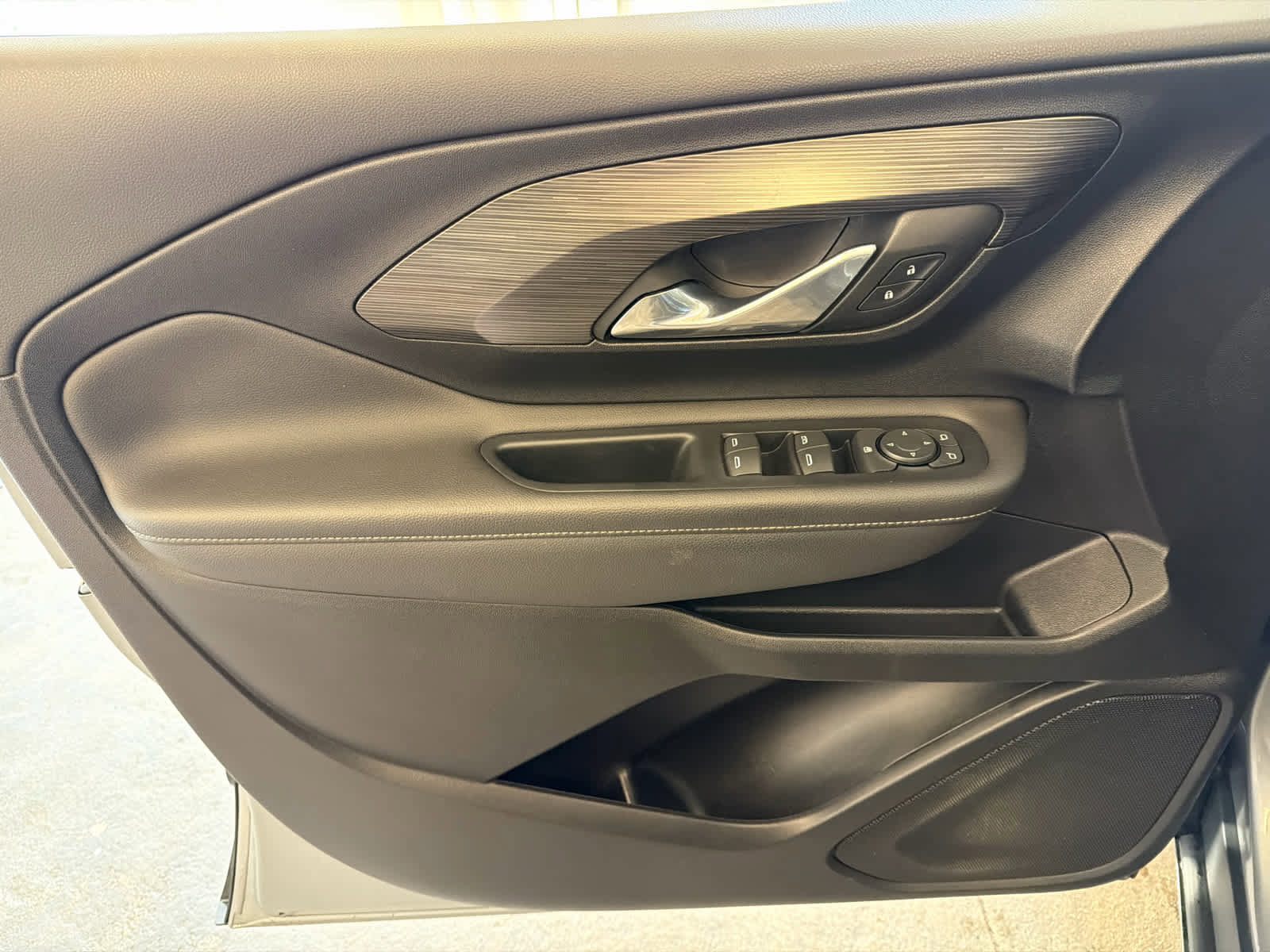 Used 2023 GMC Terrain SLE w/ Driver Convenience Package FWD image 18