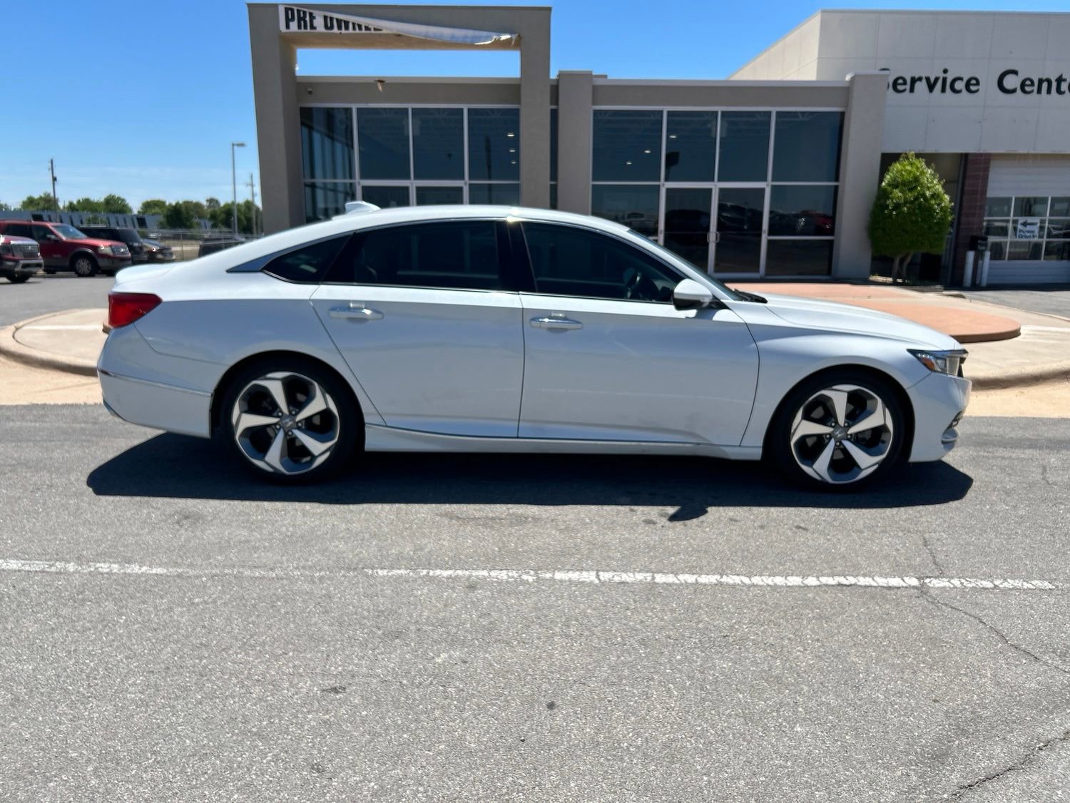 Used 2019 Honda Accord Touring image 4