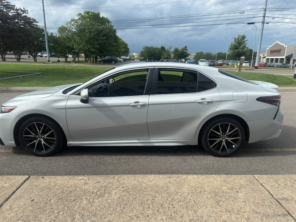 Used 2024 Toyota Camry SE FWD image 7