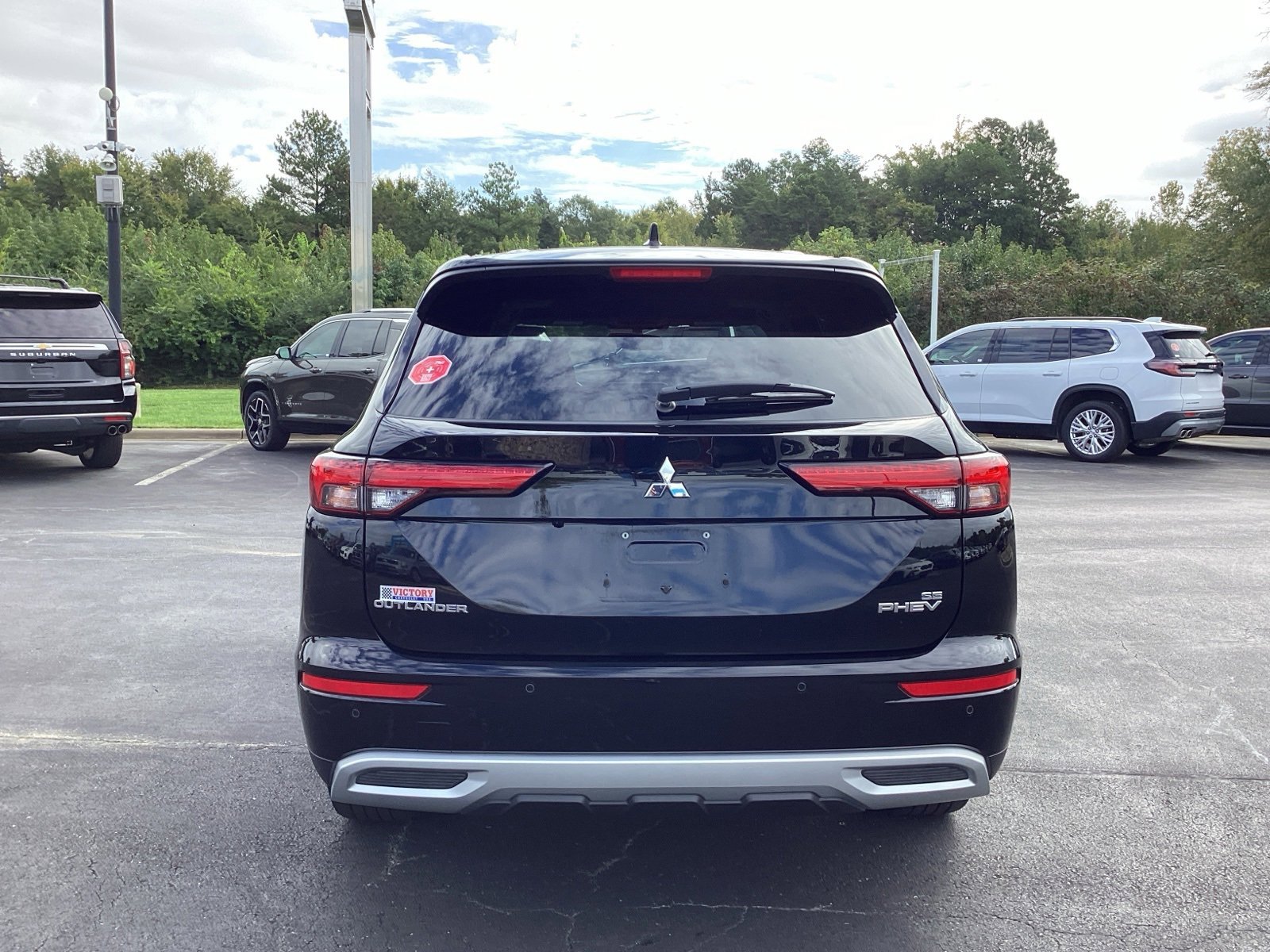 Used 2023 Mitsubishi Outlander SE image 3