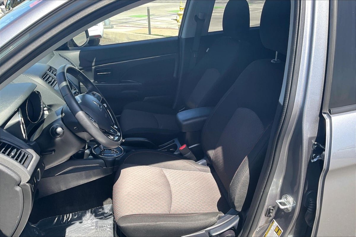 Used 2017 Mitsubishi Outlander Sport ES FWD image 22