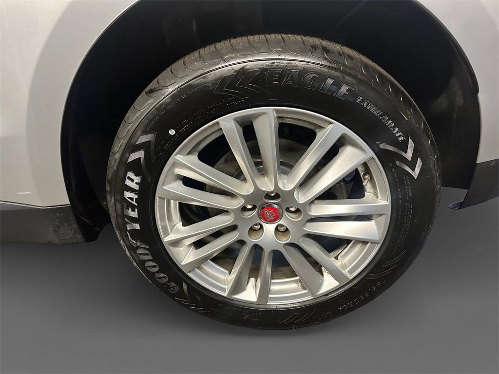 Used 2020 Jaguar F-PACE Prestige image 16
