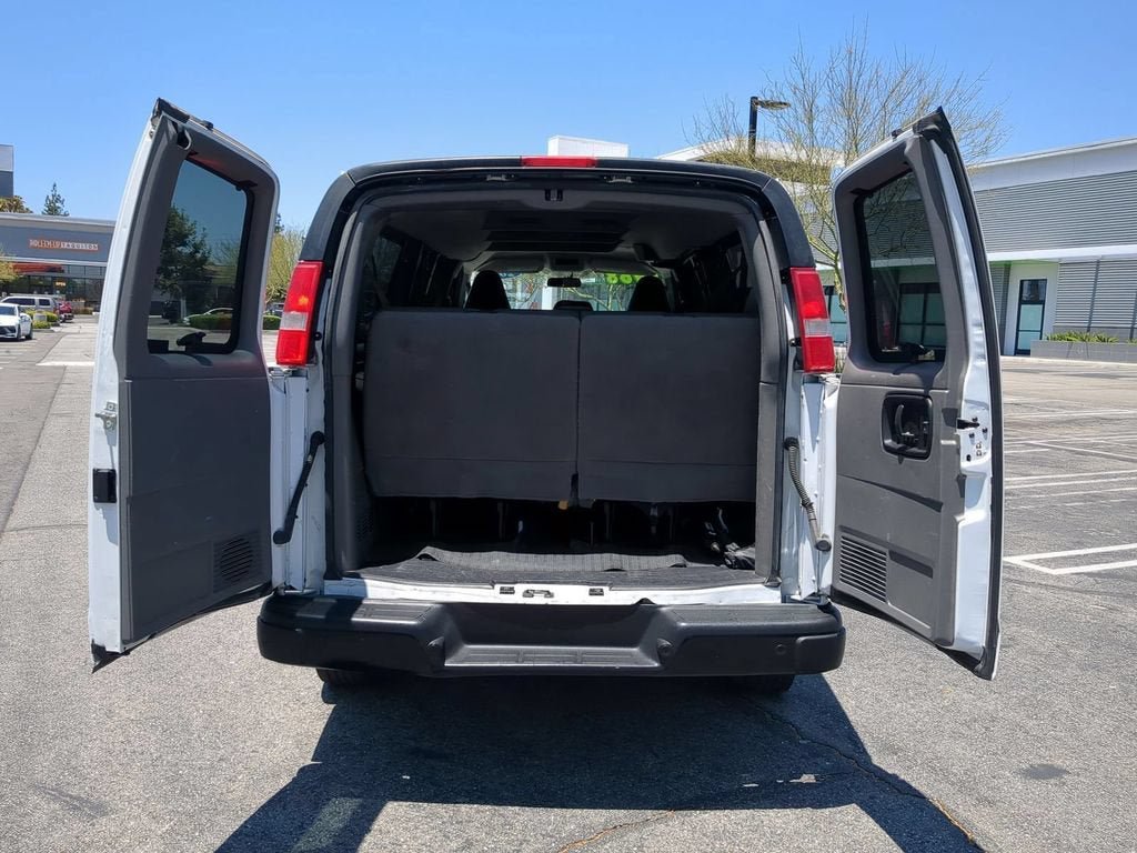 Used 2022 GMC Savana 3500 LS RWD image 27