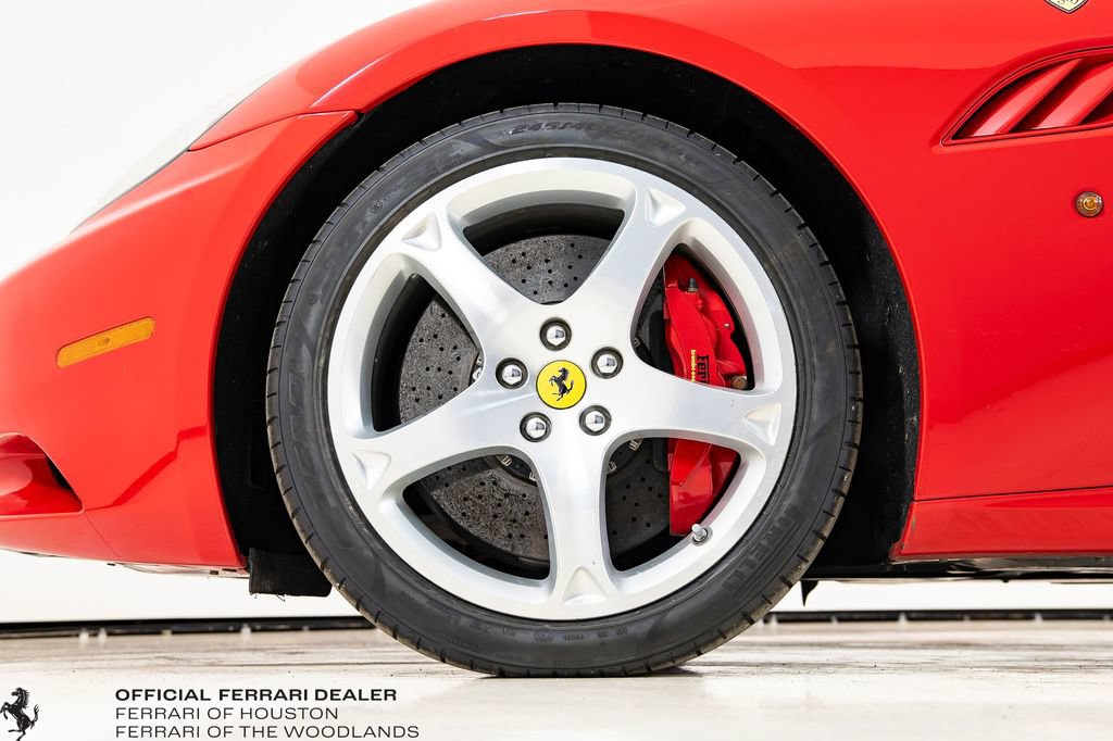 Used 2010 Ferrari California RWD image 20