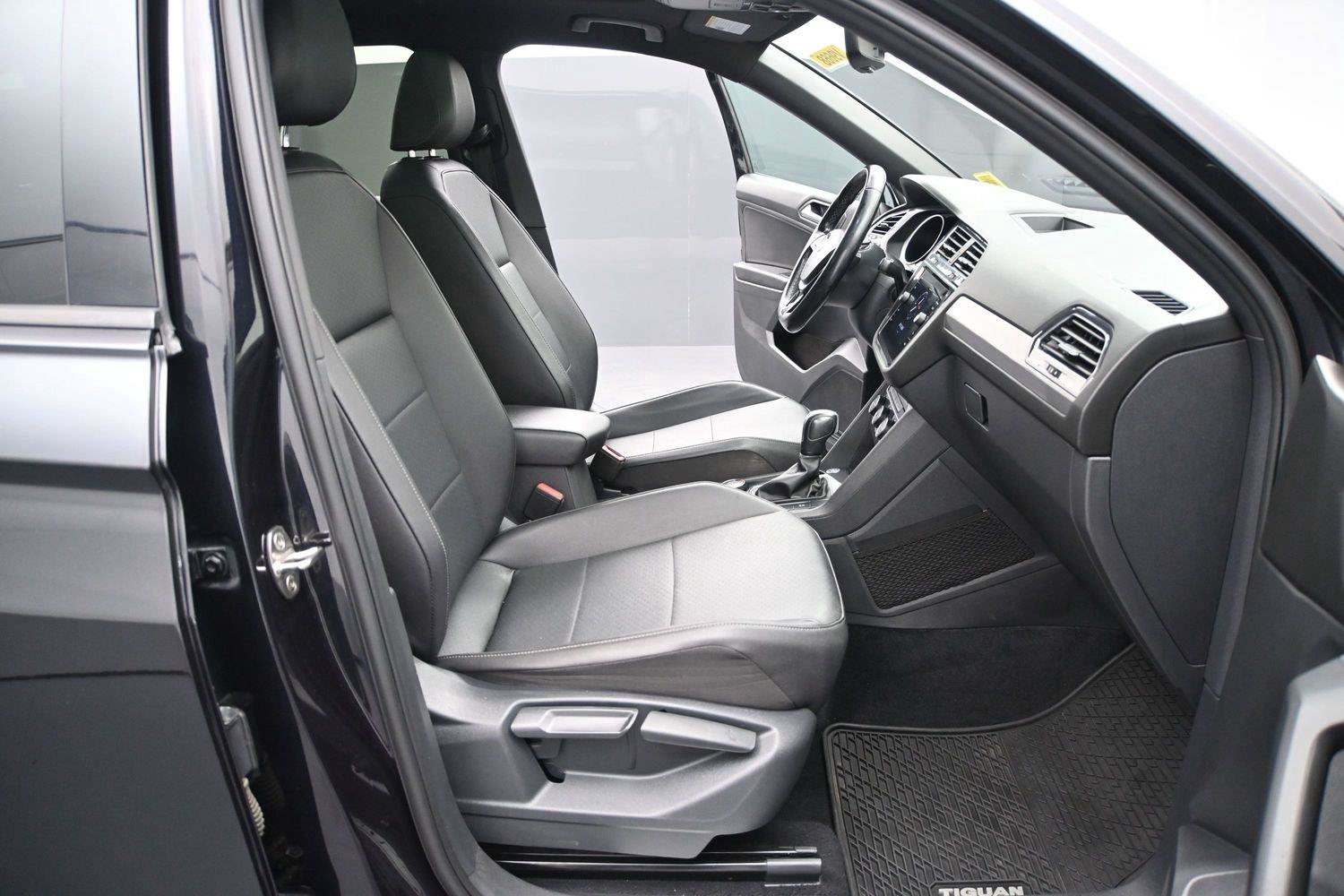 Used 2020 Volkswagen Tiguan SE R-Line AWD/4WD image 16