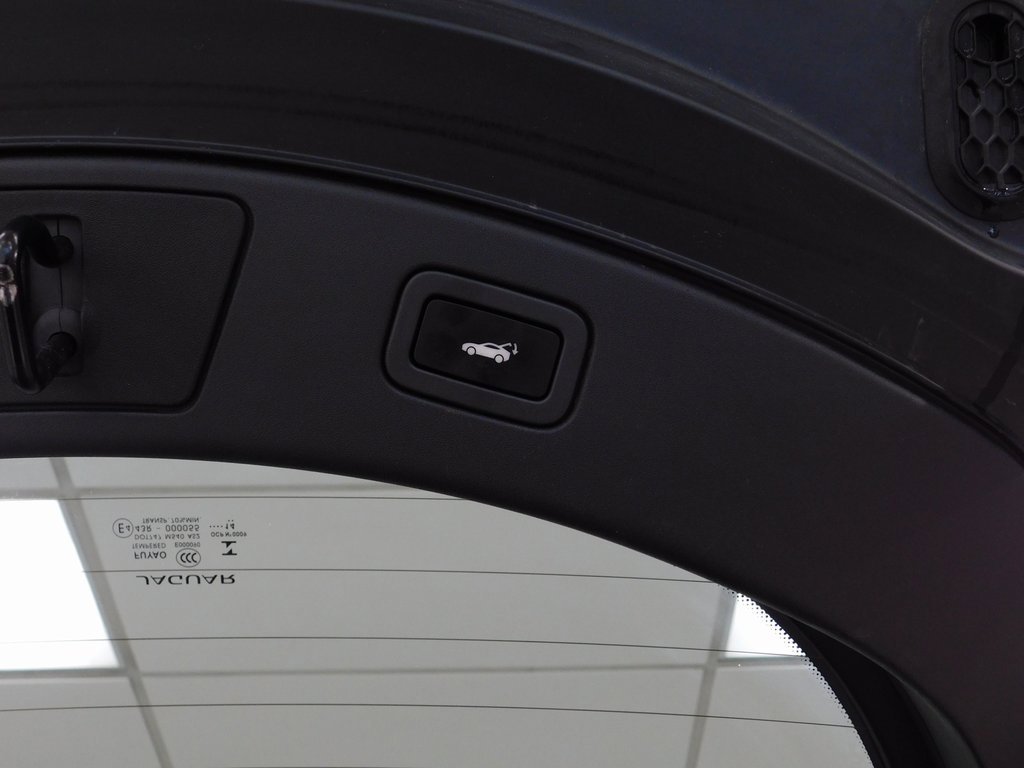 Used 2015 Jaguar F-TYPE R image 73