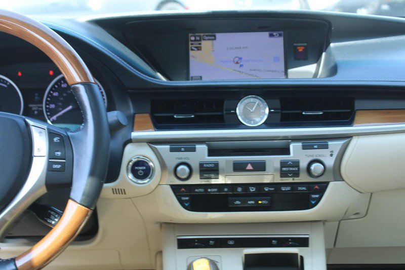Used 2015 Lexus ES 300h w/ Navigation System Package FWD image 13