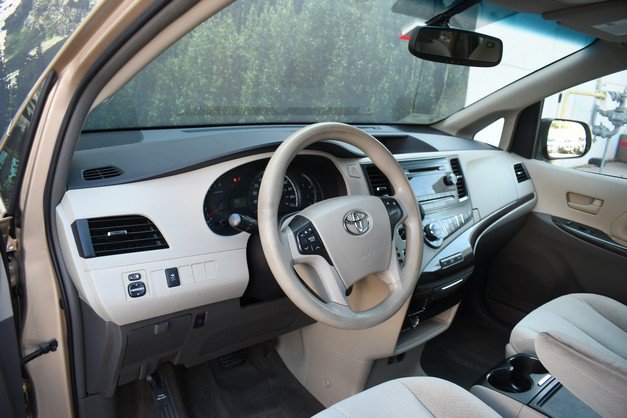 Used 2014 Toyota Sienna LE FWD image 14
