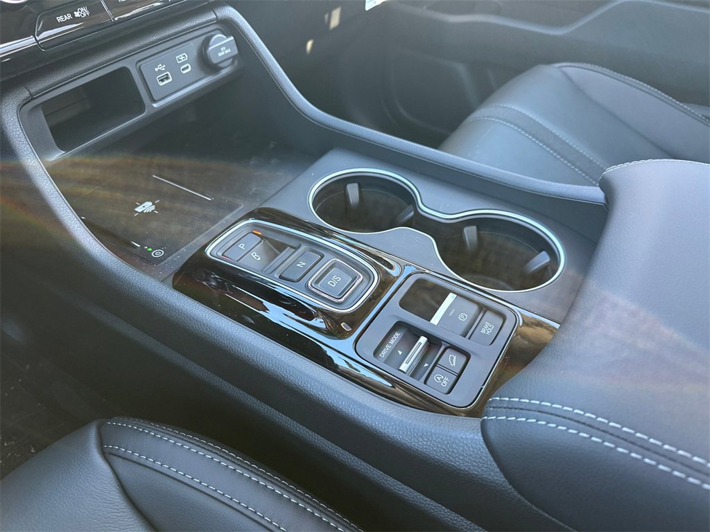 New 2025 Honda Pilot Touring image 32