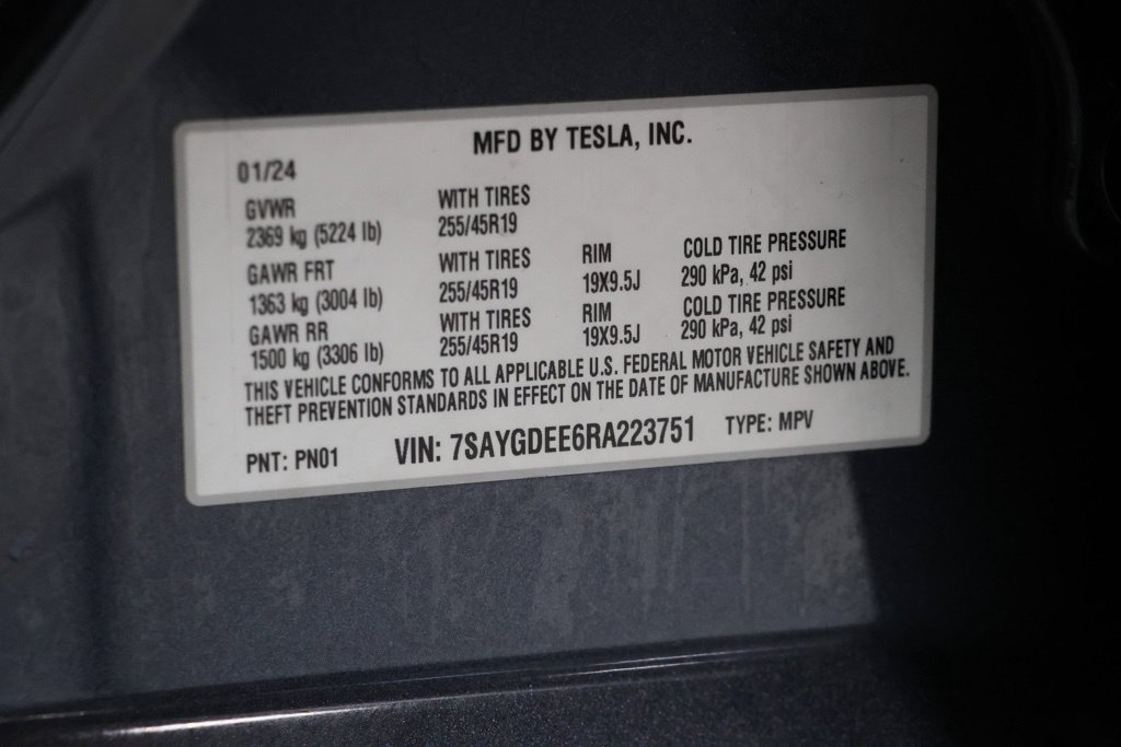 Used 2024 Tesla Model Y Long Range AWD/4WD image 39