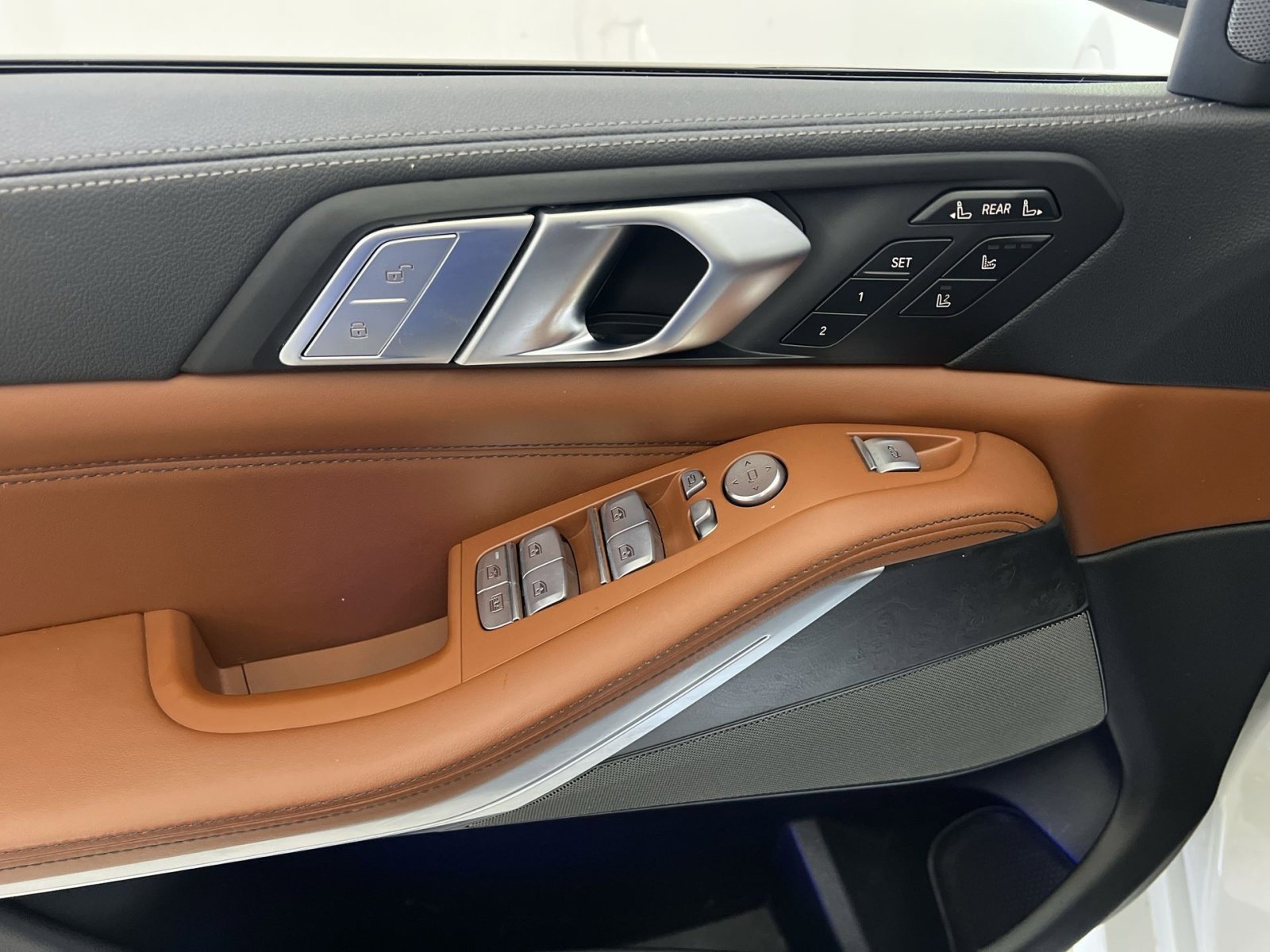 Used 2022 BMW X7 M50i image 13