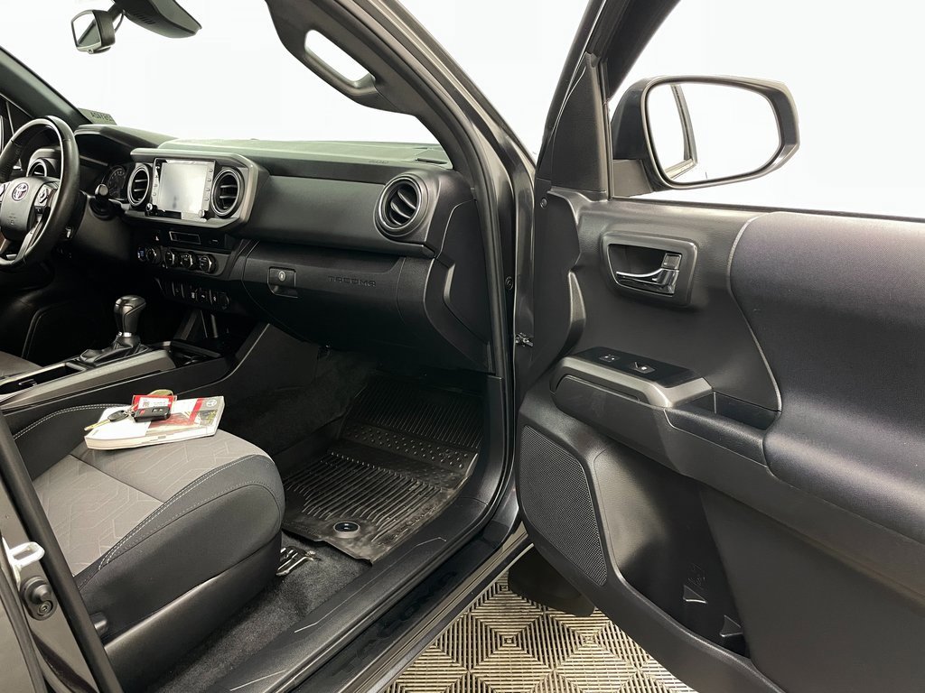 Used 2023 Toyota Tacoma TRD Off-Road image 33