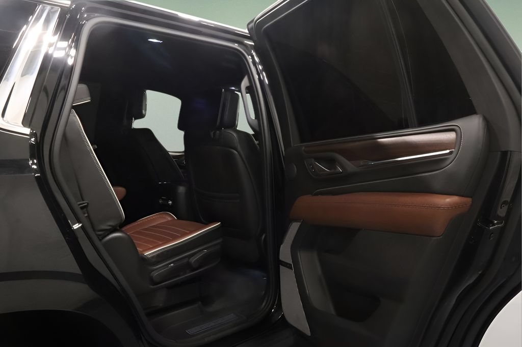 Used 2024 GMC Yukon Denali Ultimate AWD/4WD image 9