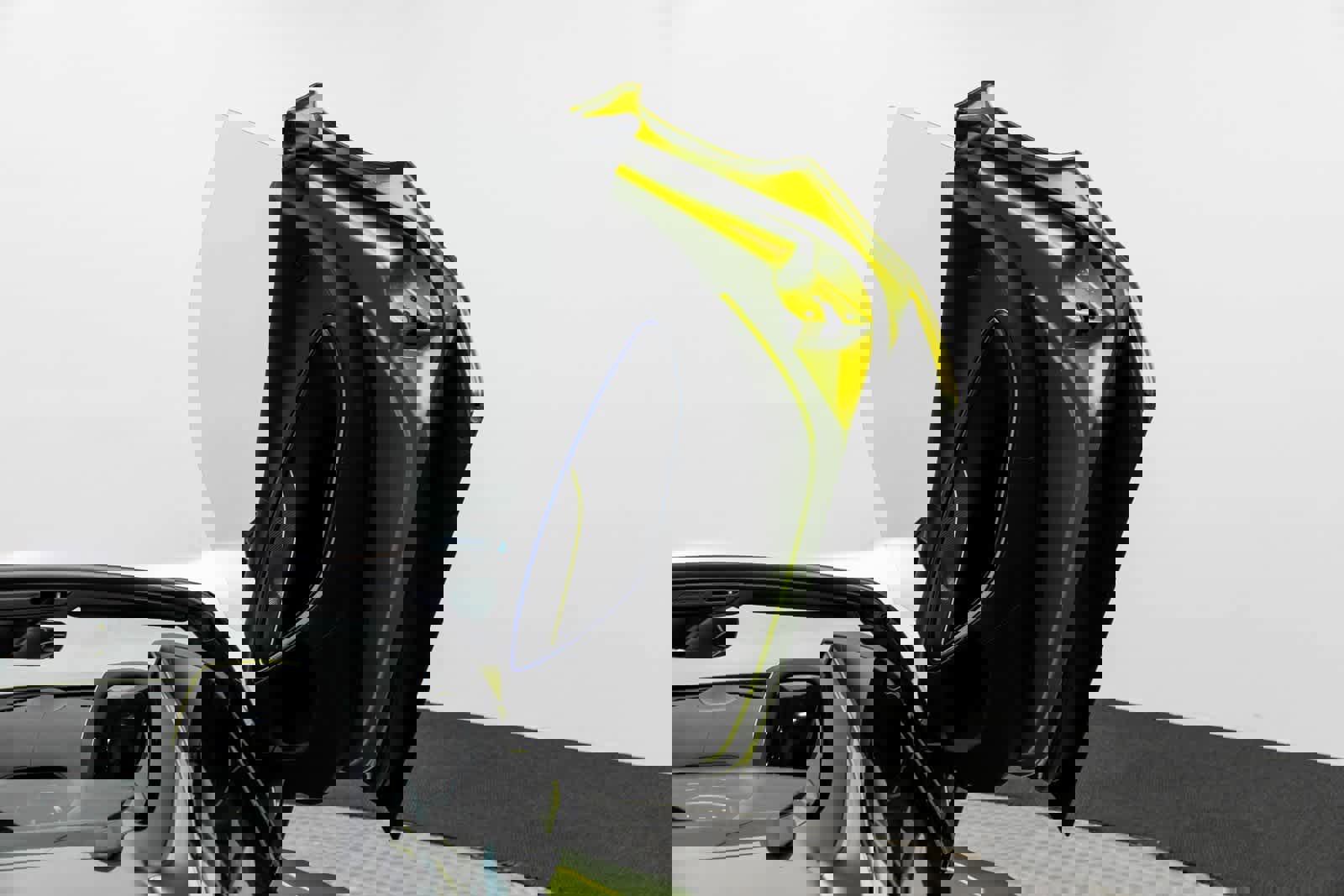 Used 2025 McLaren Artura Spider image 36