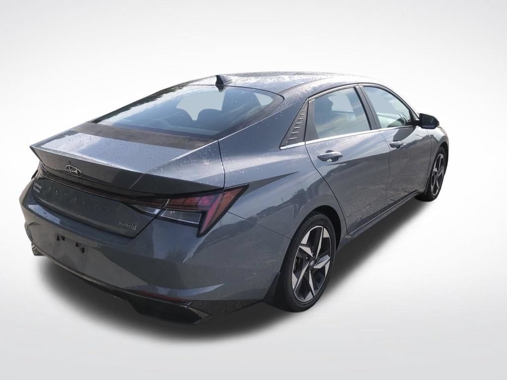 Used 2022 Hyundai Elantra Limited FWD image 4
