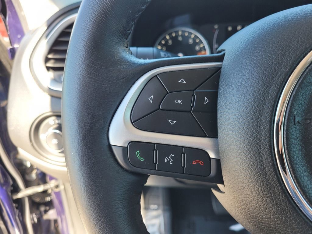 Used 2020 Jeep Renegade Latitude w/ Cold Weather Group image 31