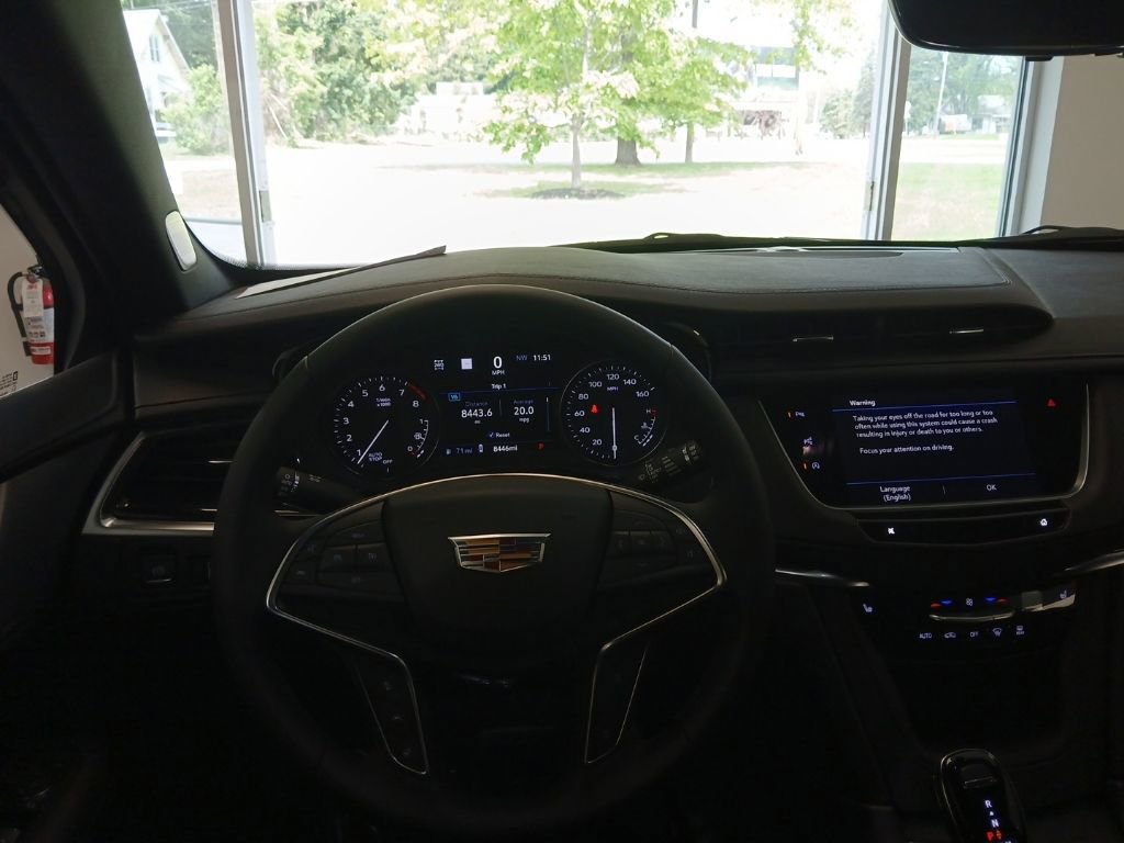 Used 2025 Cadillac XT5 Premium Luxury w/ Technology Package AWD/4WD image 19