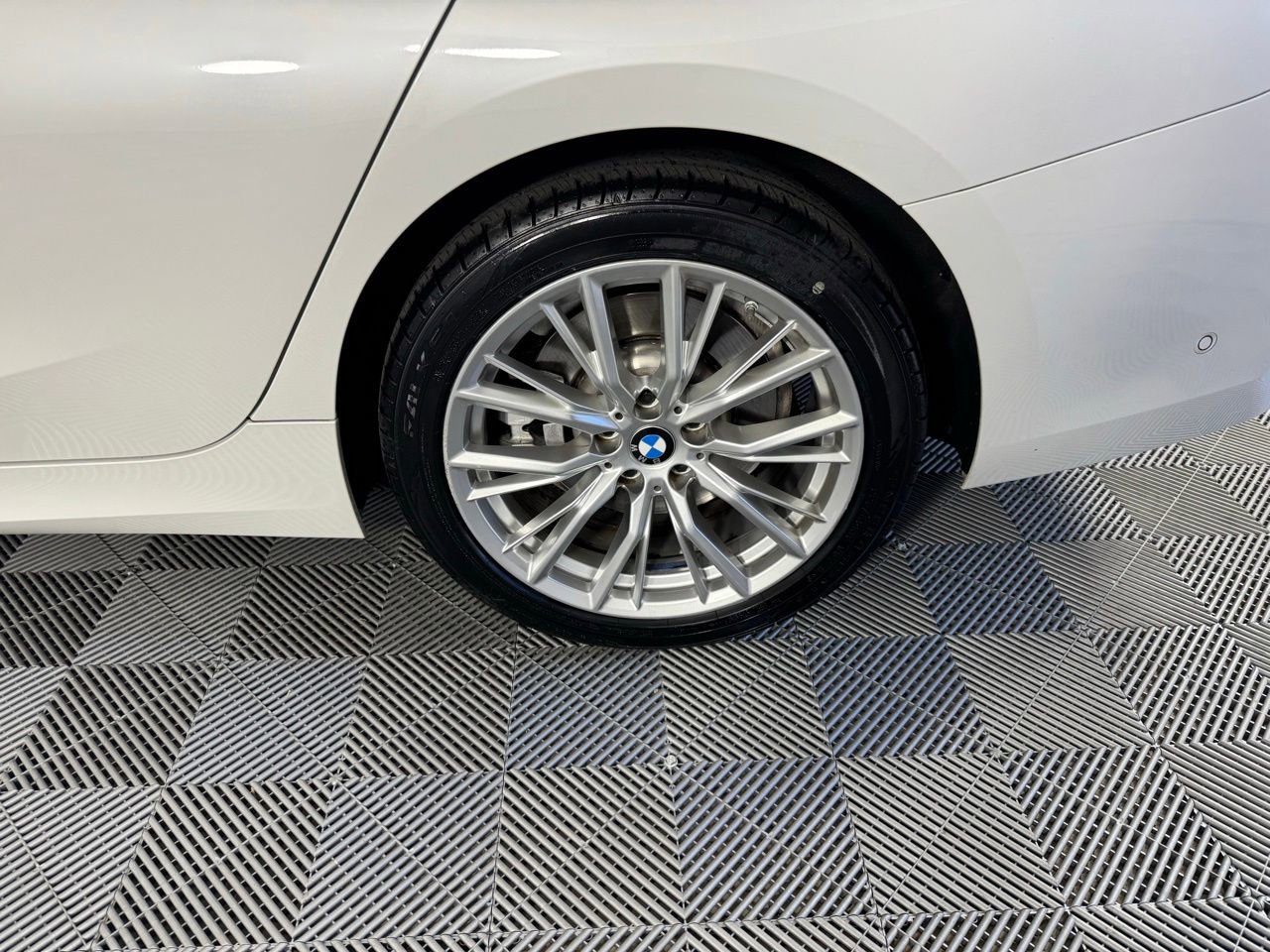 Used 2023 BMW 330i Sedan w/ Premium Package image 35