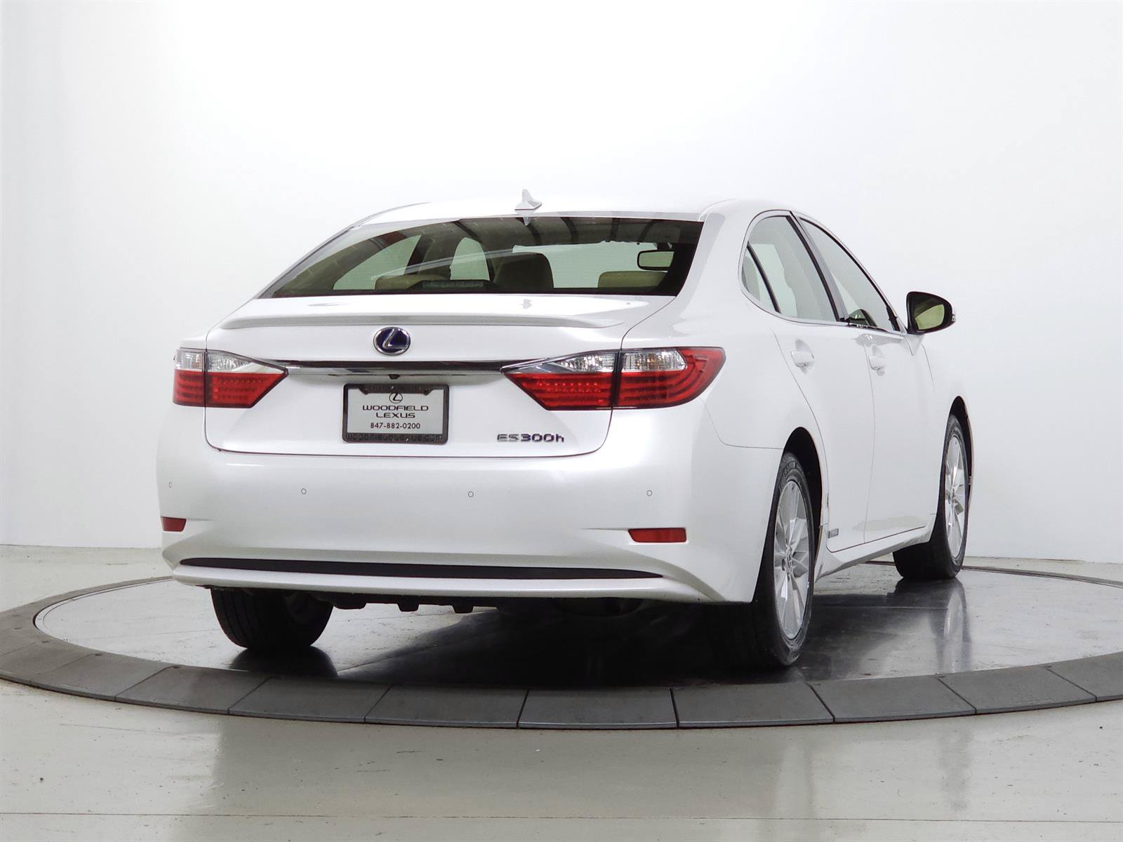 Used 2014 Lexus ES 300h w/ Luxury Package w/Bamboo Trim FWD image 10