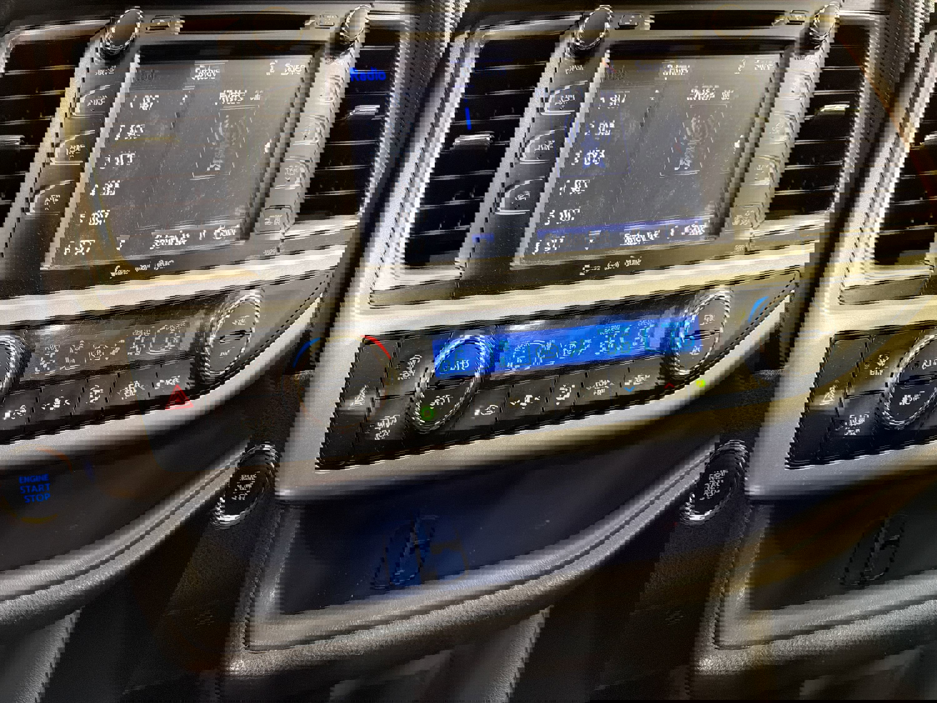 Used 2019 Toyota Highlander SE image 17