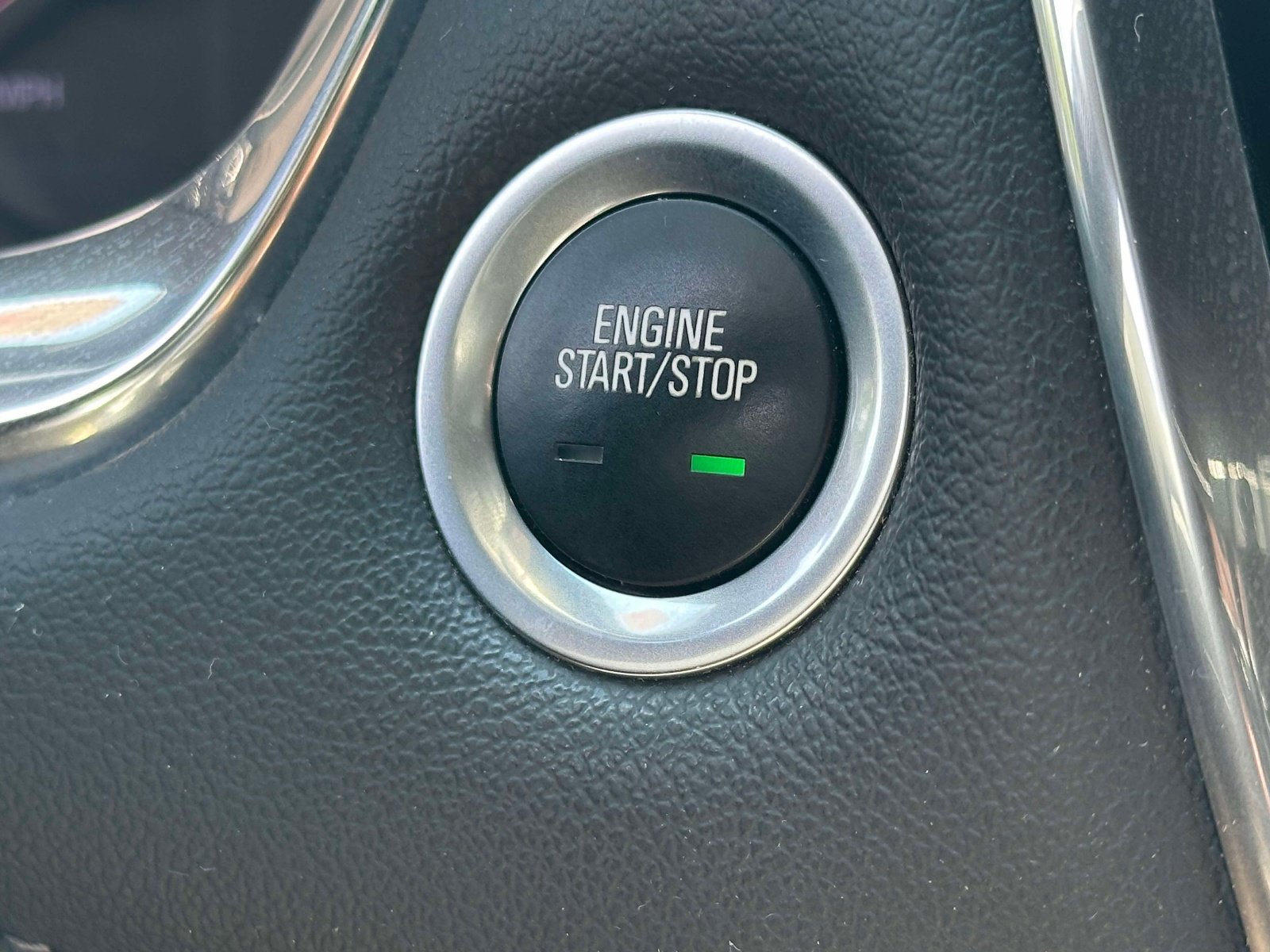 Used 2023 Chevrolet Traverse LT FWD image 28