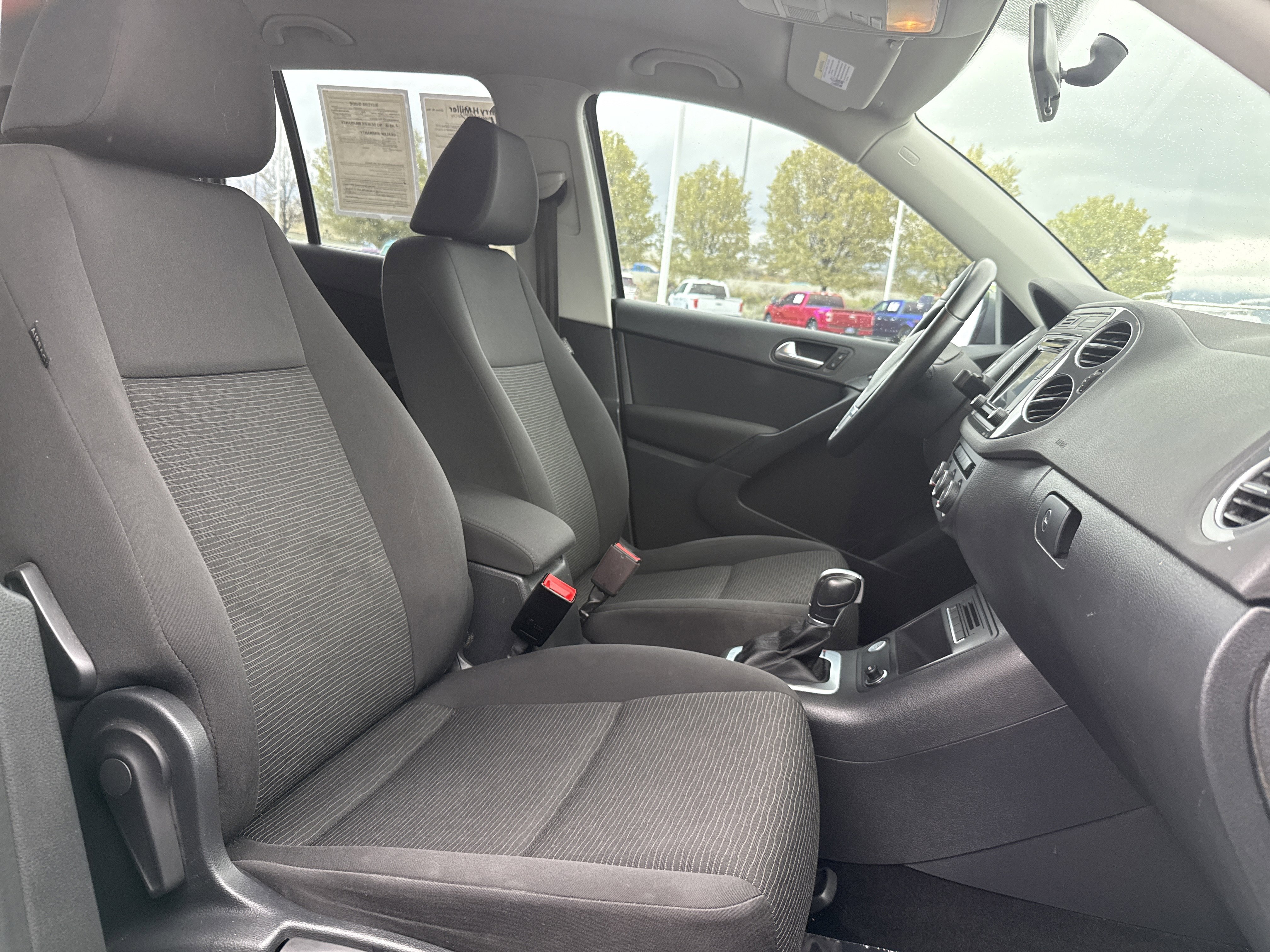 Used 2018 Volkswagen Tiguan Limited w/ Premium Package image 26