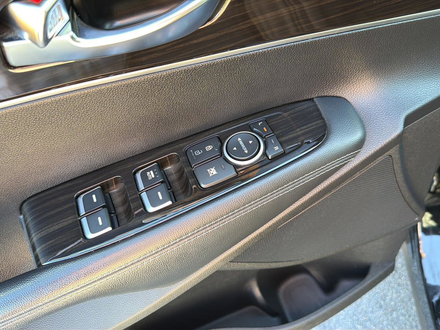 Used 2020 Kia Sorento L FWD image 31