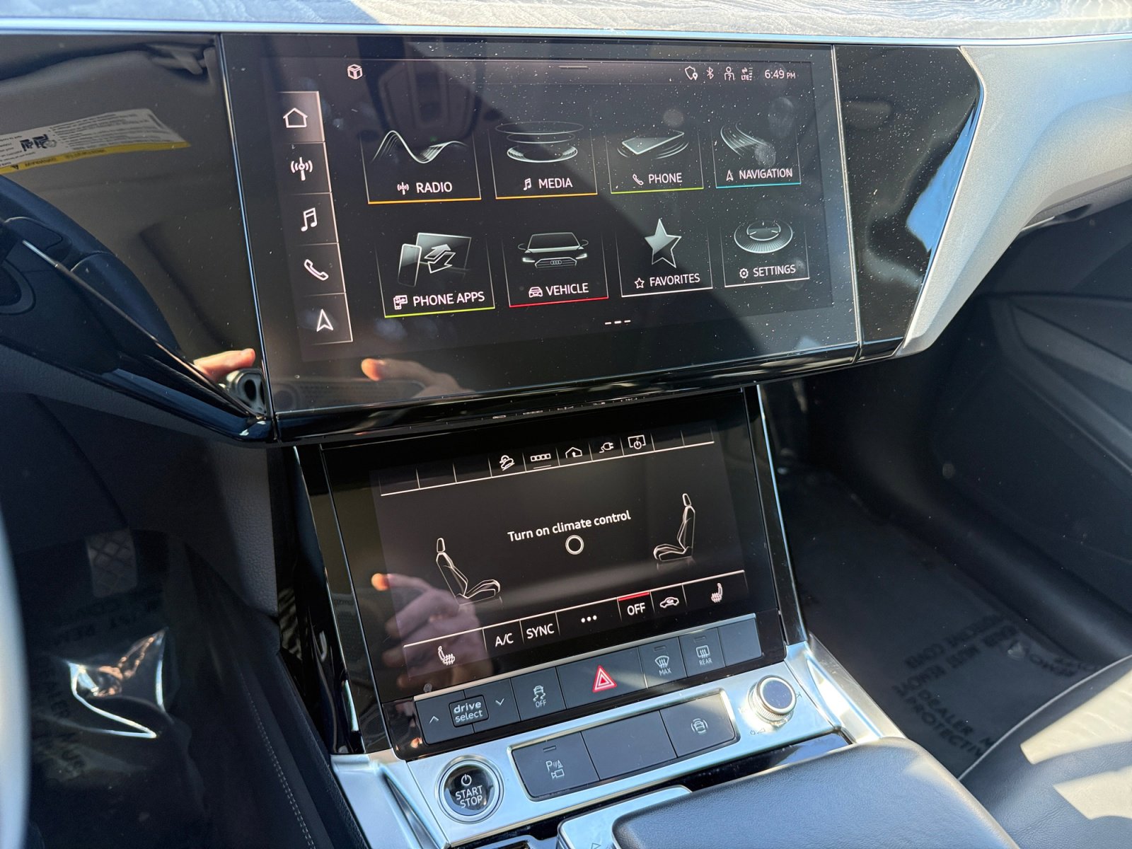 Used 2021 Audi e-tron Premium w/ Convenience Plus Package image 12