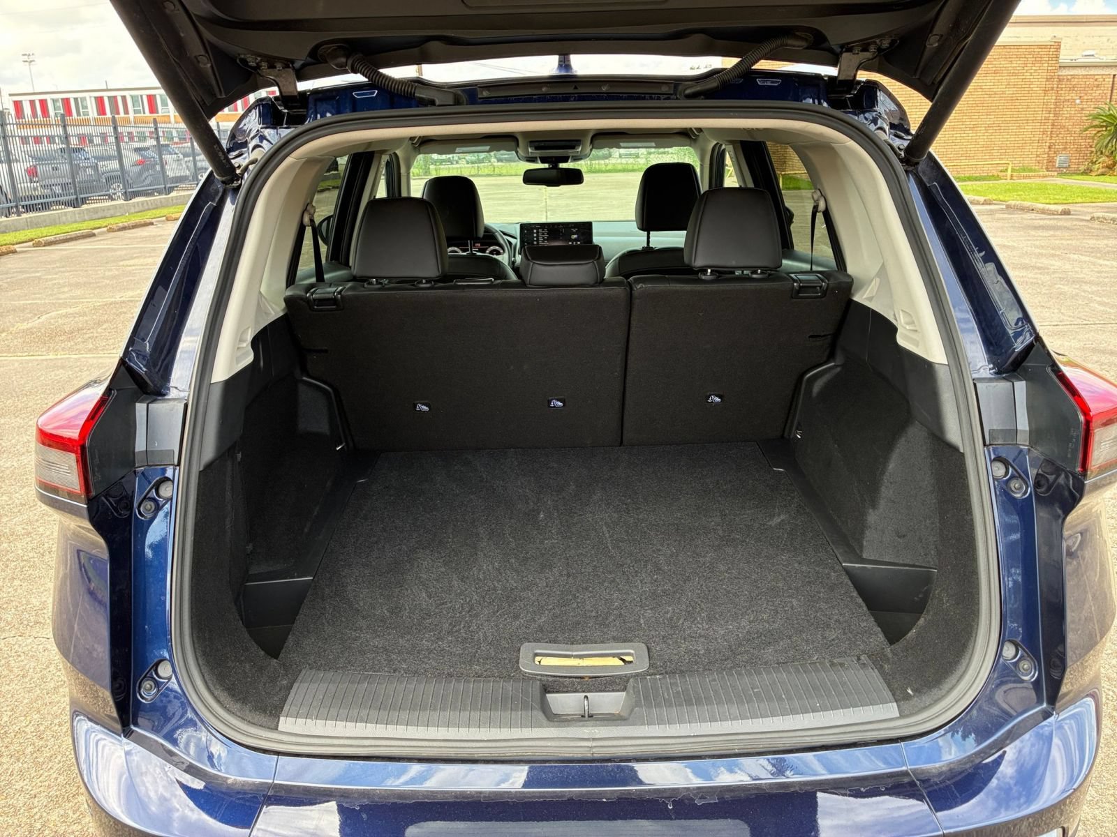 Used 2026 Nissan Rogue SL FWD image 32