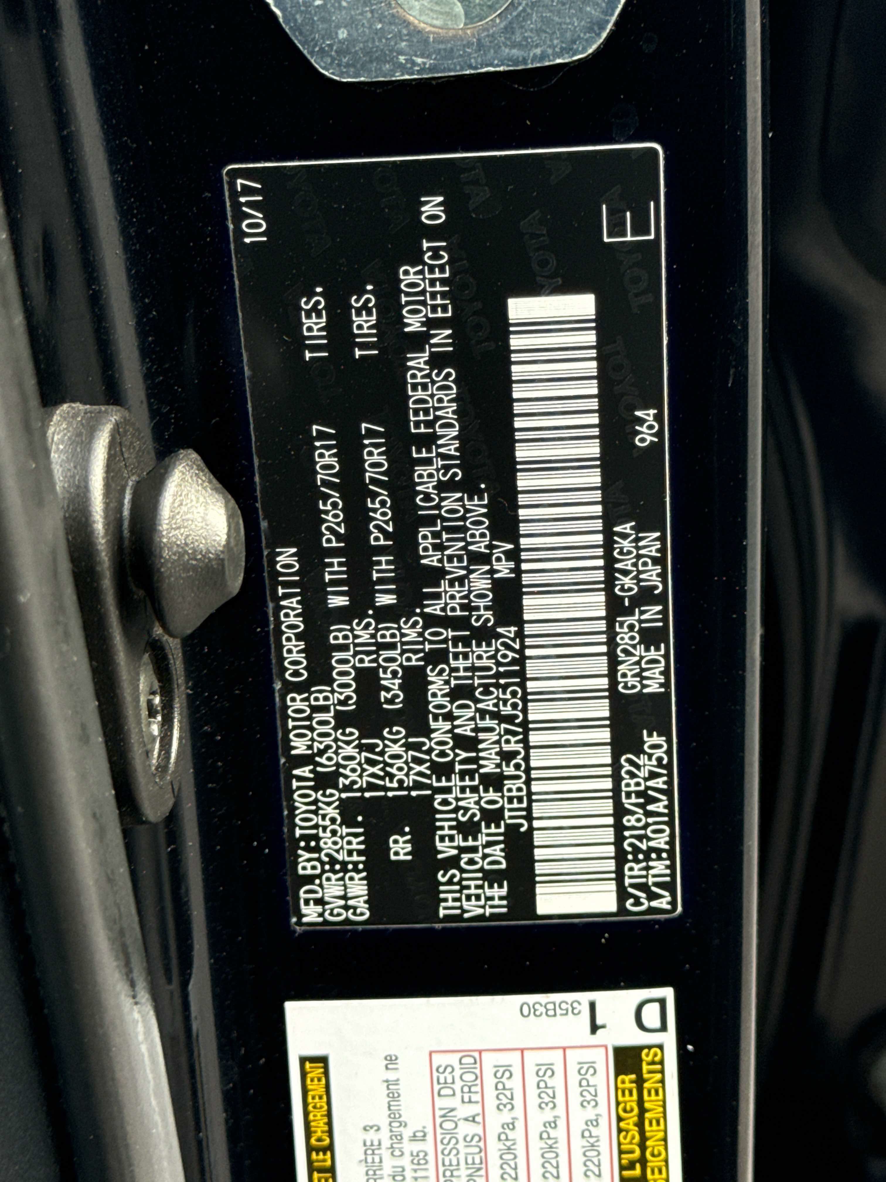 Used 2018 Toyota 4Runner SR5 AWD/4WD image 28