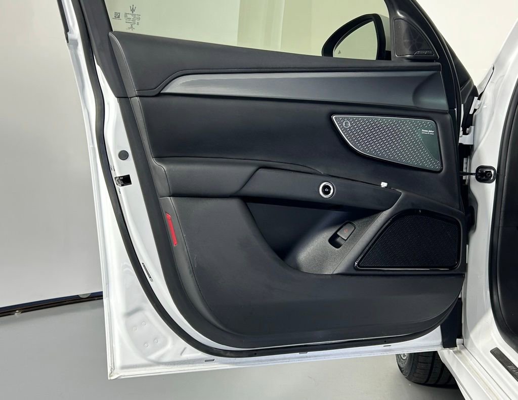 Used 2023 Maserati Grecale GT image 34