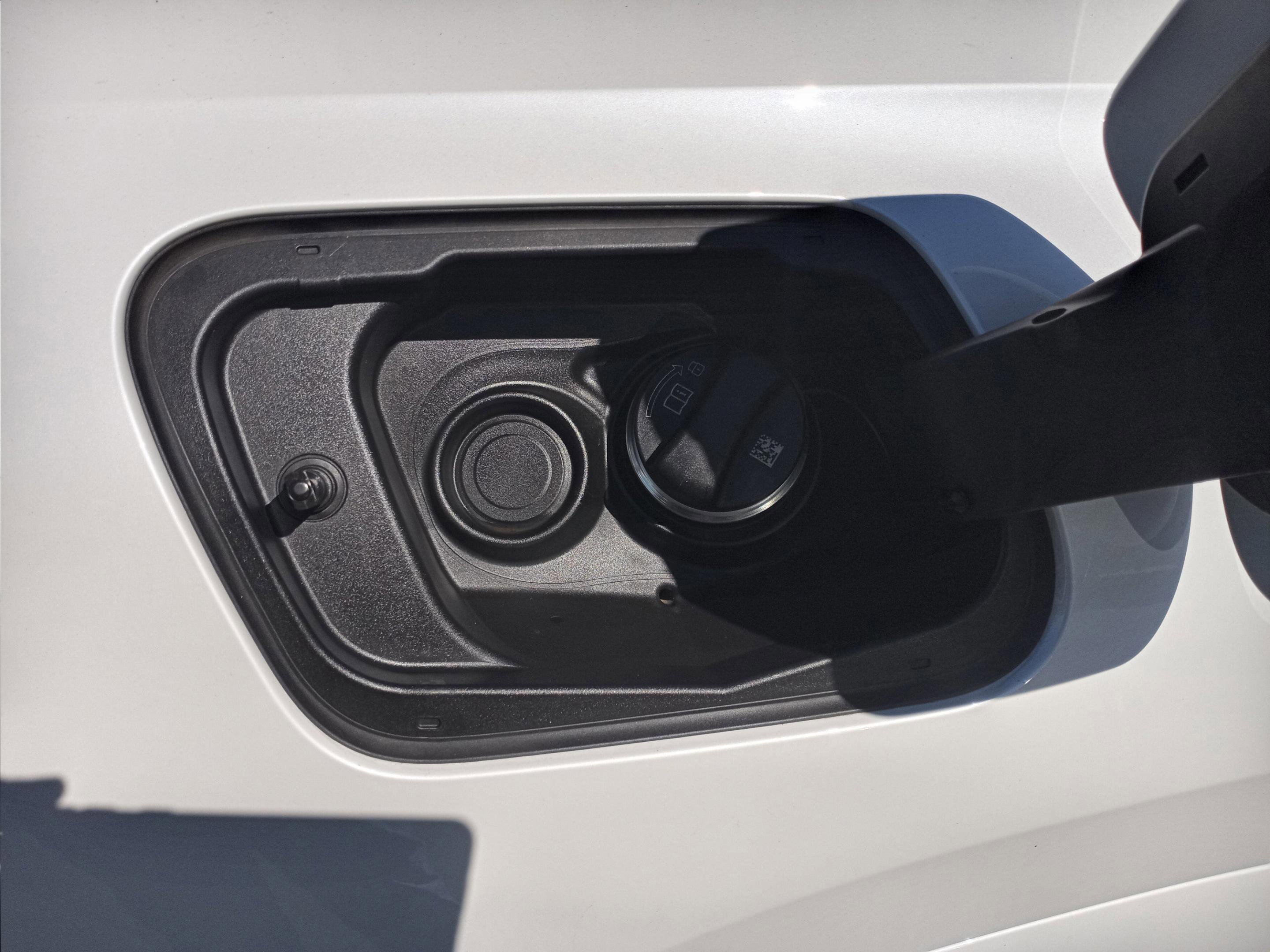 Used 2022 BMW X6 xDrive40i w/ Executive Package image 38