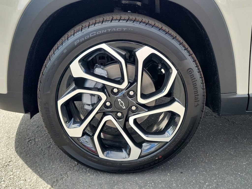 New 2026 Chevrolet Trax RS w/ Sunroof Package FWD image 24