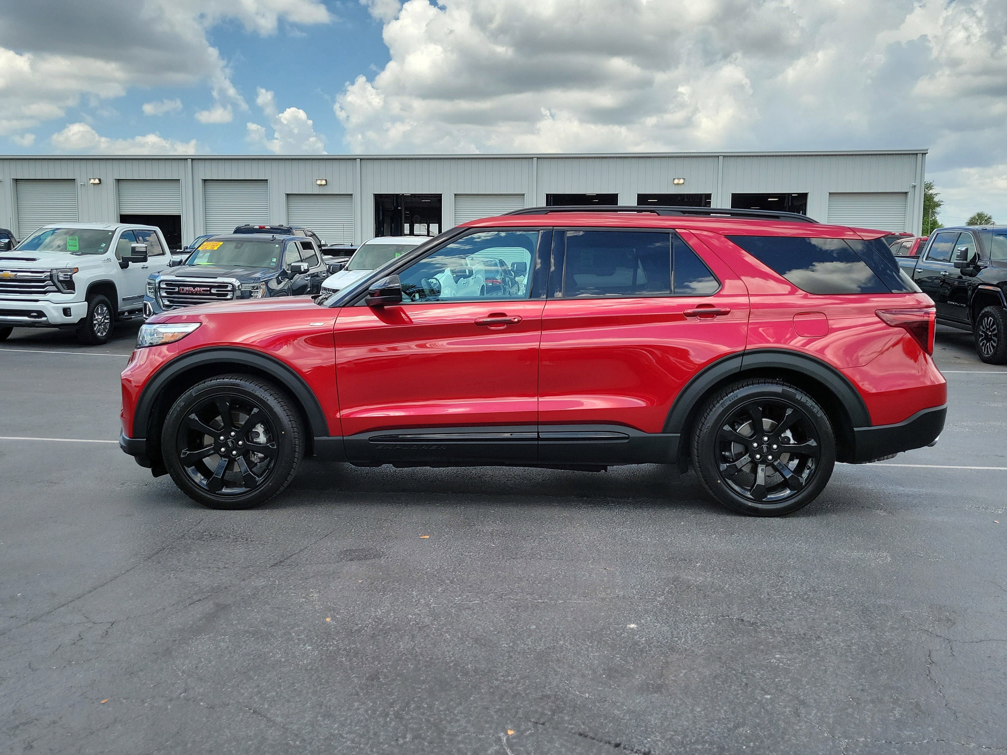 Certified 2024 Ford Explorer ST-Line w/ Class IV Trailer Tow Package RWD image 6