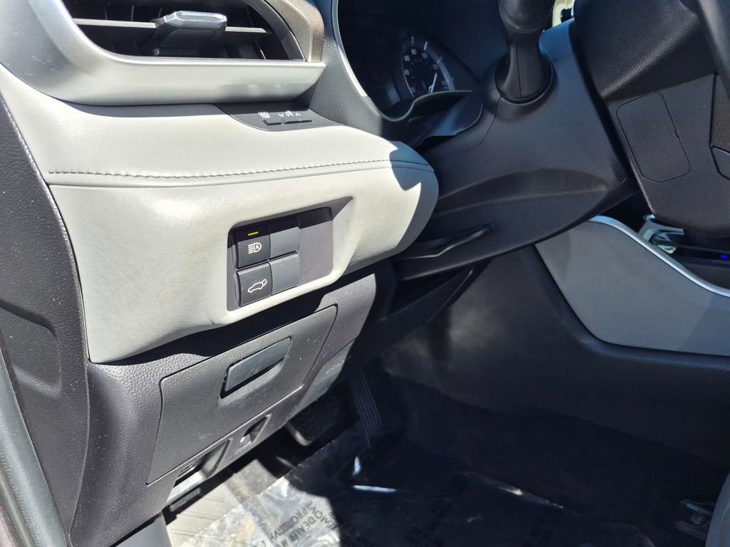 Used 2022 Toyota Highlander XLE image 12