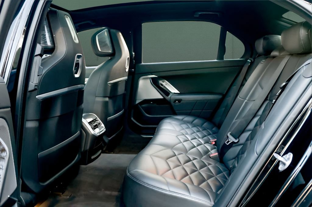 Used 2023 BMW 740i w/ Parking Assistance Package image 20