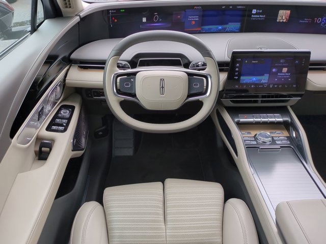 Used 2025 Lincoln Nautilus Reserve image 16