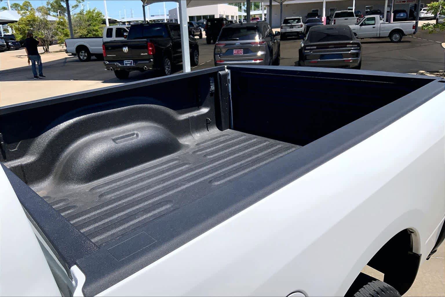 New 2026 RAM 2500 Laramie AWD/4WD image 16