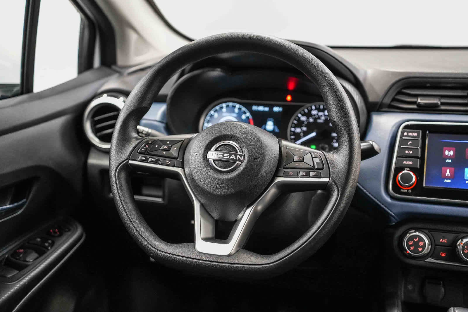 Used 2025 Nissan Versa SV w/ Trunk Package FWD image 15