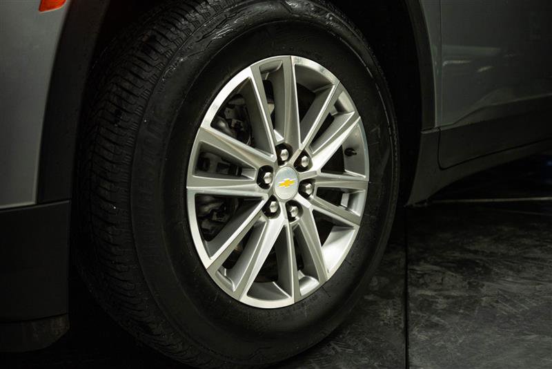 Used 2023 Chevrolet Traverse LT image 3