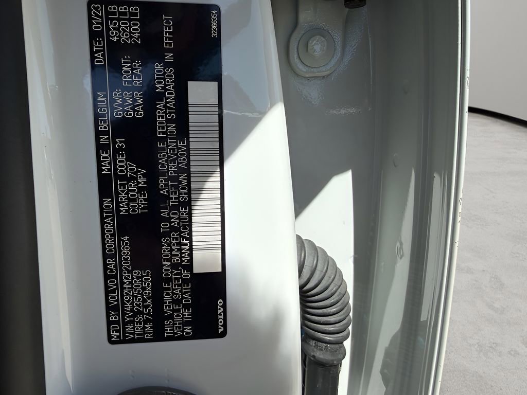 Used 2023 Volvo XC40 B4 Ultimate image 16