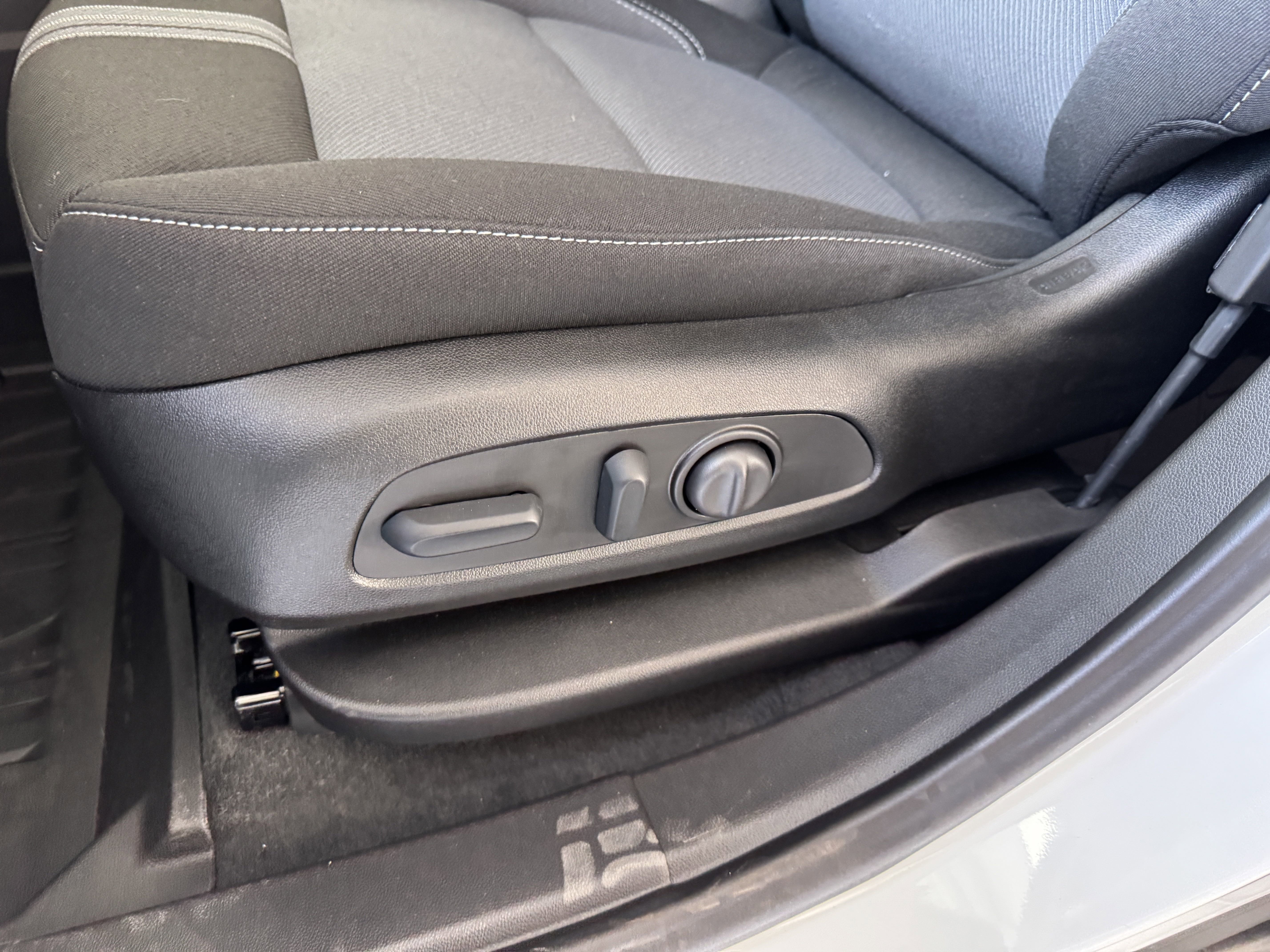 New 2025 Chevrolet Blazer LT w/ Midnight/Sport Edition image 13