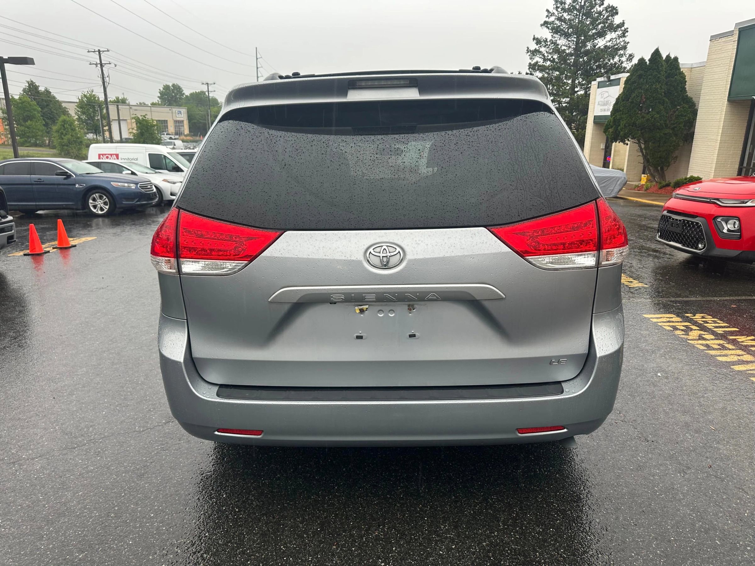 Used 2013 Toyota Sienna LE FWD image 7