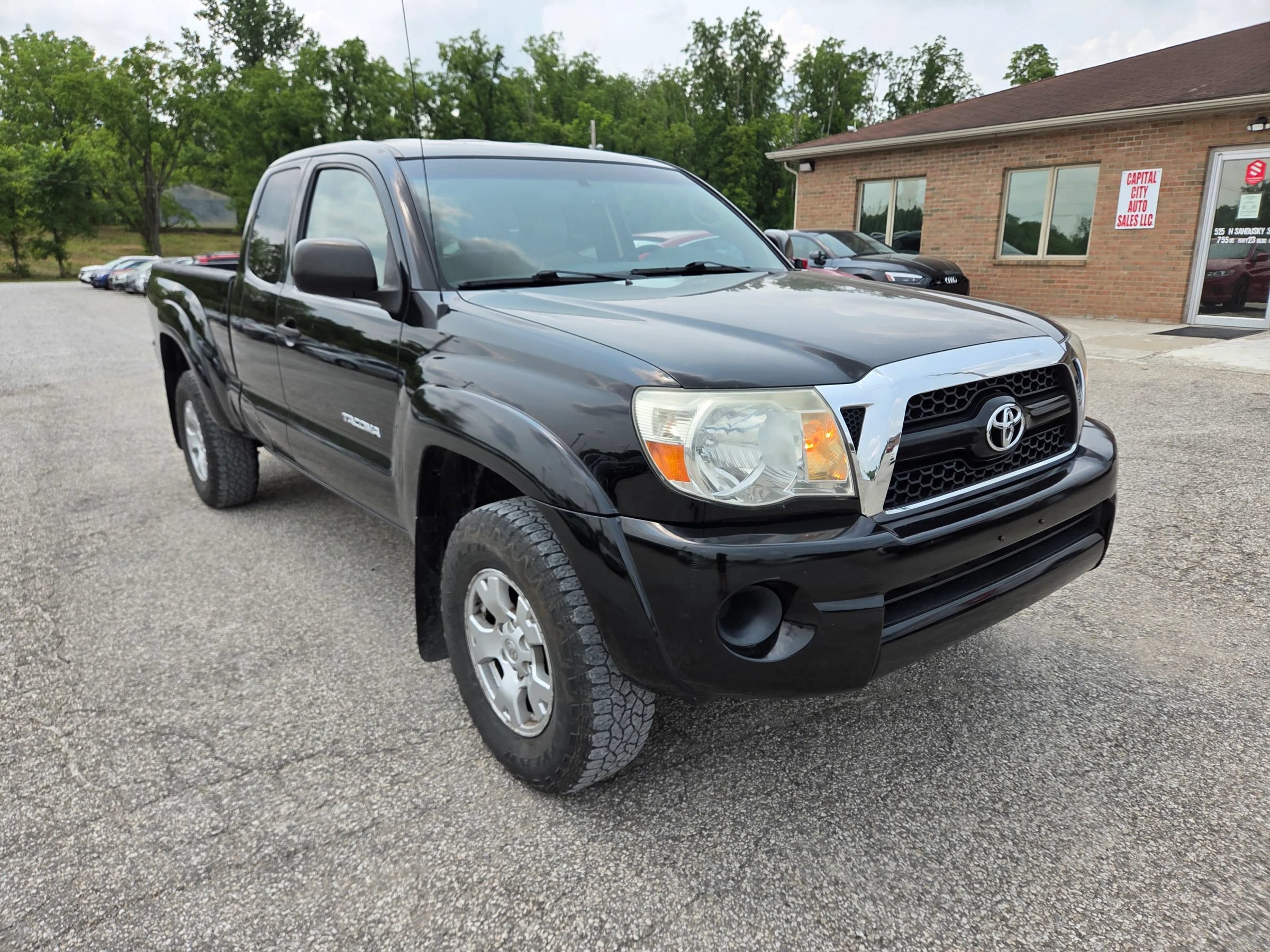 Used 2011 Toyota Tacoma 4x4 Access Cab w/ SR5 Pkg #2 image 3