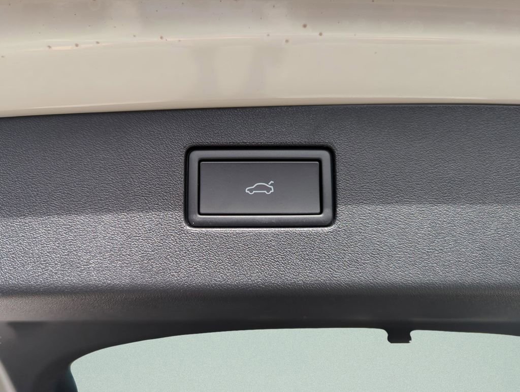 New 2026 Volkswagen Tiguan SE R-Line image 43