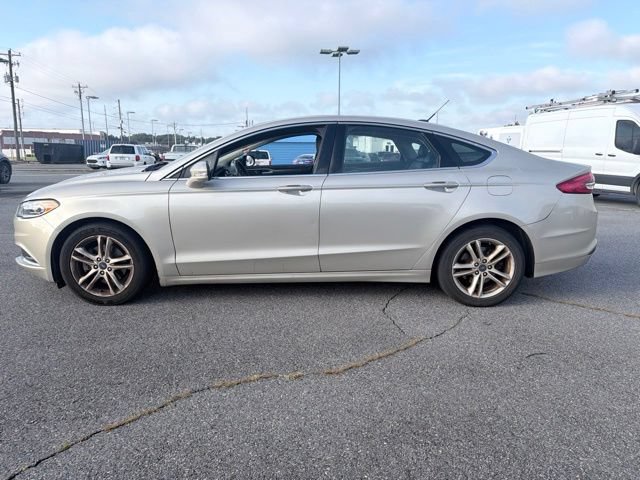 Used 2018 Ford Fusion SE w/ Fusion SE Technology Package FWD image 6