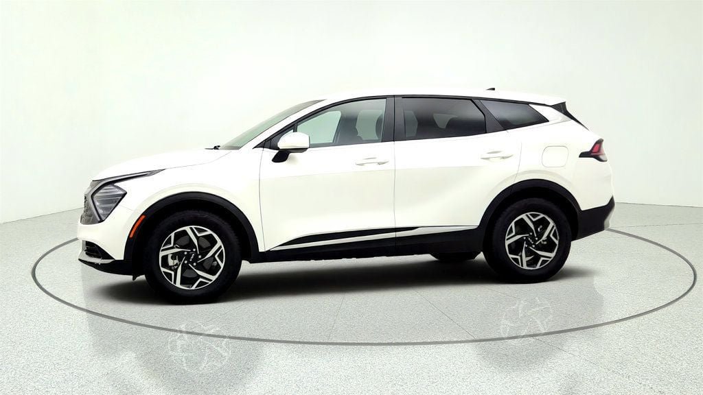 Used 2025 Kia Sportage LX FWD image 8